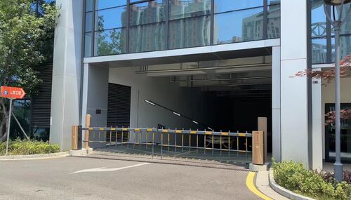 최신 회사 사례 DZE4 Barrier Gate for Industrial Park Underground Parking Entrance
