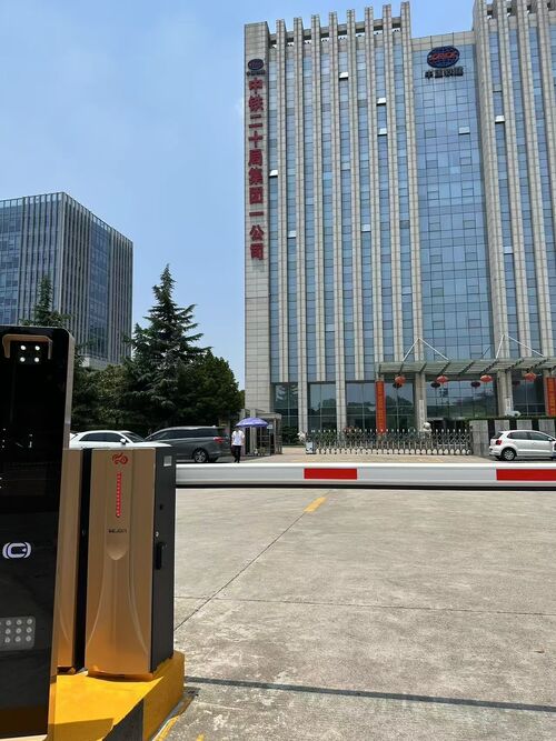 최신 회사 사례 E40Pro Barrier Gate | Headquarters Entrance of Construction Enterprise